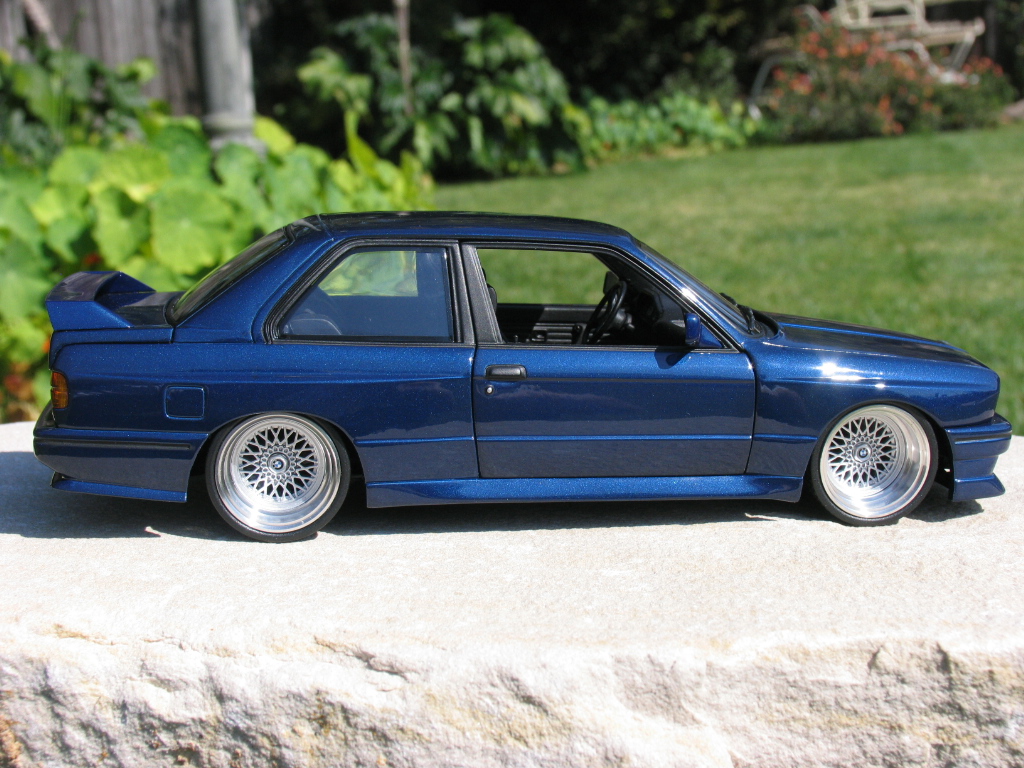 bmw e30 blue