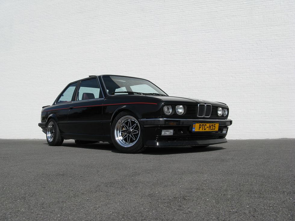 Here it is a 1987 BMW 325es. Hillslot
