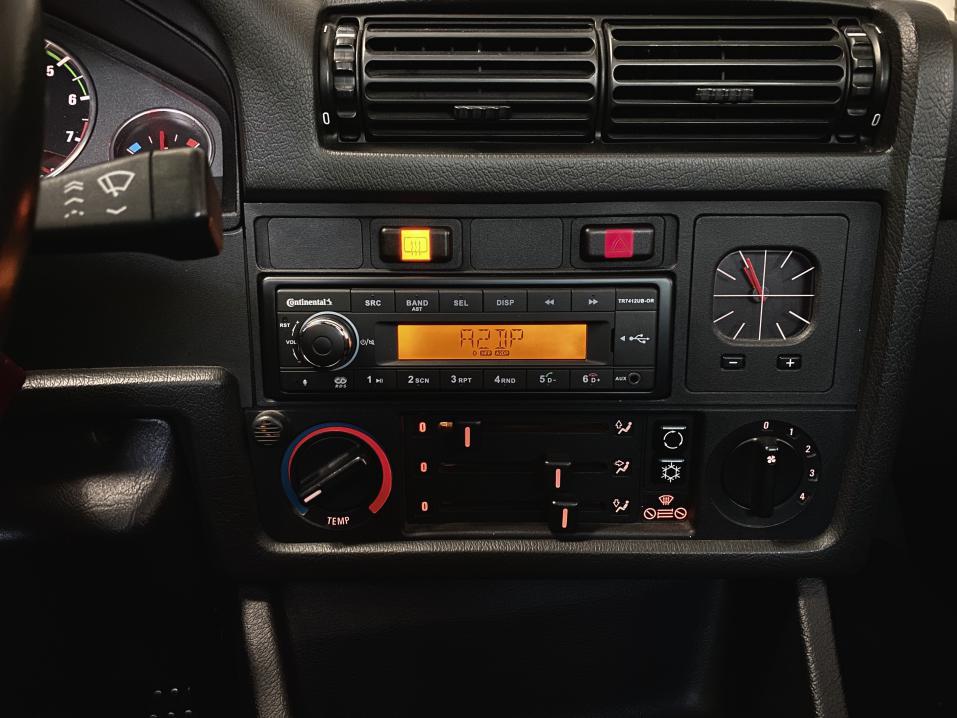 Bmw e30 cheap head unit