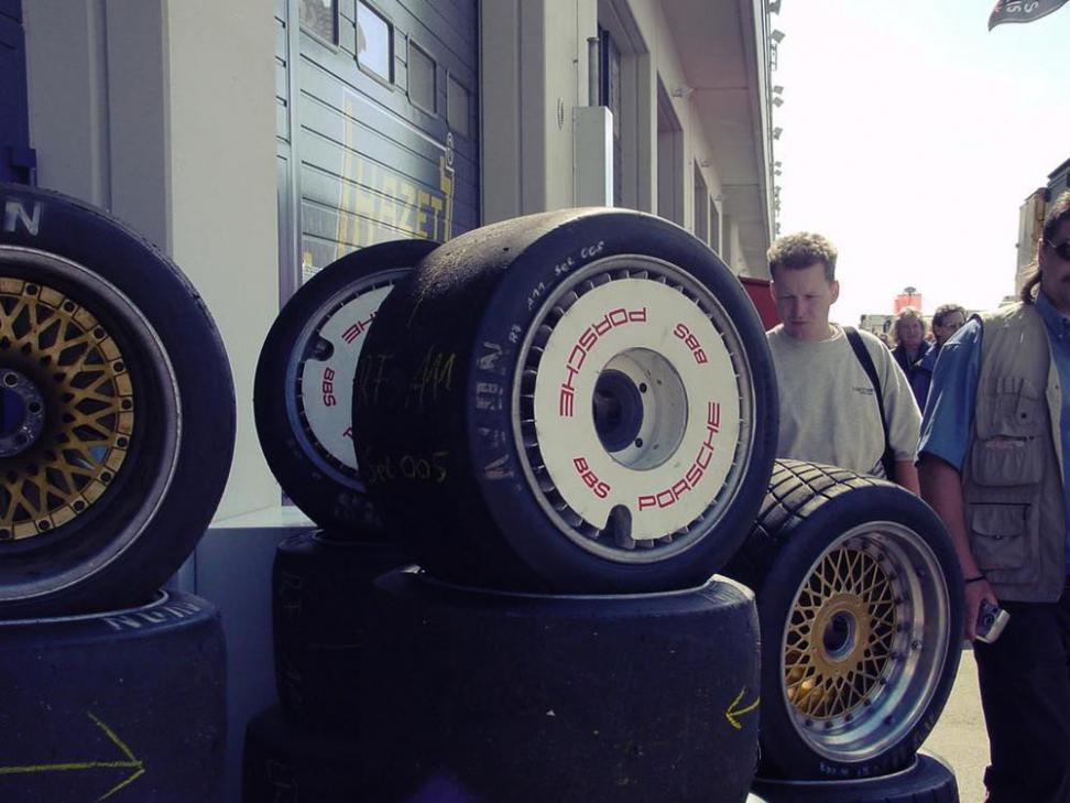 Click image for larger version

Name:	Porsche race wheels.jpg
Views:	717
Size:	78.8 KB
ID:	9938374