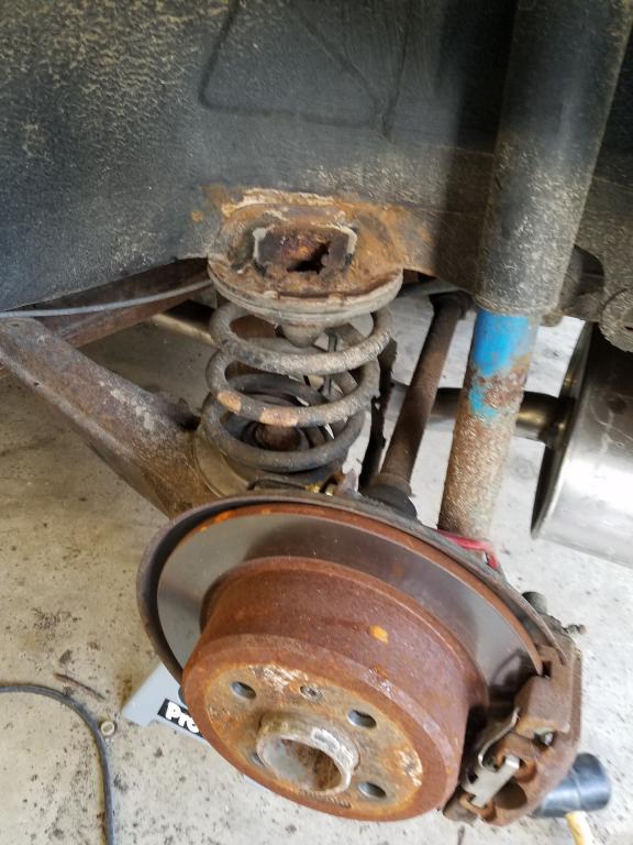 Click image for larger version

Name:	strut and spring mount.jpg
Views:	729
Size:	70.1 KB
ID:	9954443