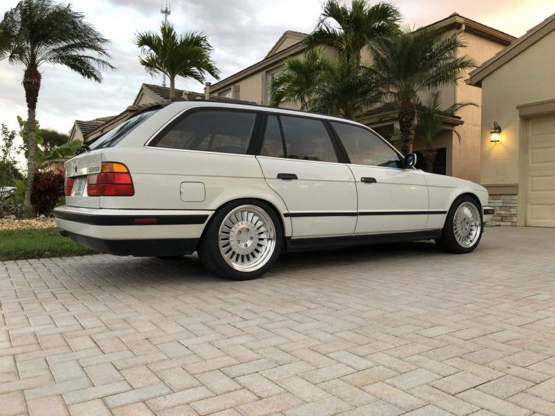 Click image for larger version

Name:	Rearrightnewwheels.jpg
Views:	1211
Size:	81.1 KB
ID:	10049384