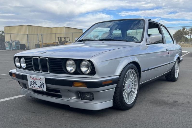 Click image for larger version

Name:	1990_bmw_325is_IMG_0075.jpg
Views:	884
Size:	58.7 KB
ID:	10045838