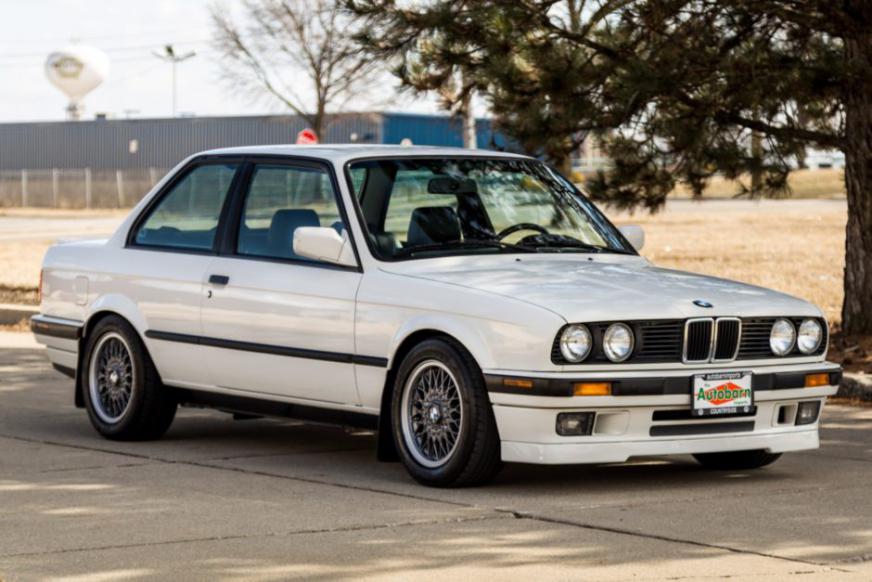 Click image for larger version

Name:	1991_bmw_318is_15866198219b66839fbc8150IMG_9834-940x627.jpg
Views:	854
Size:	74.4 KB
ID:	9917727