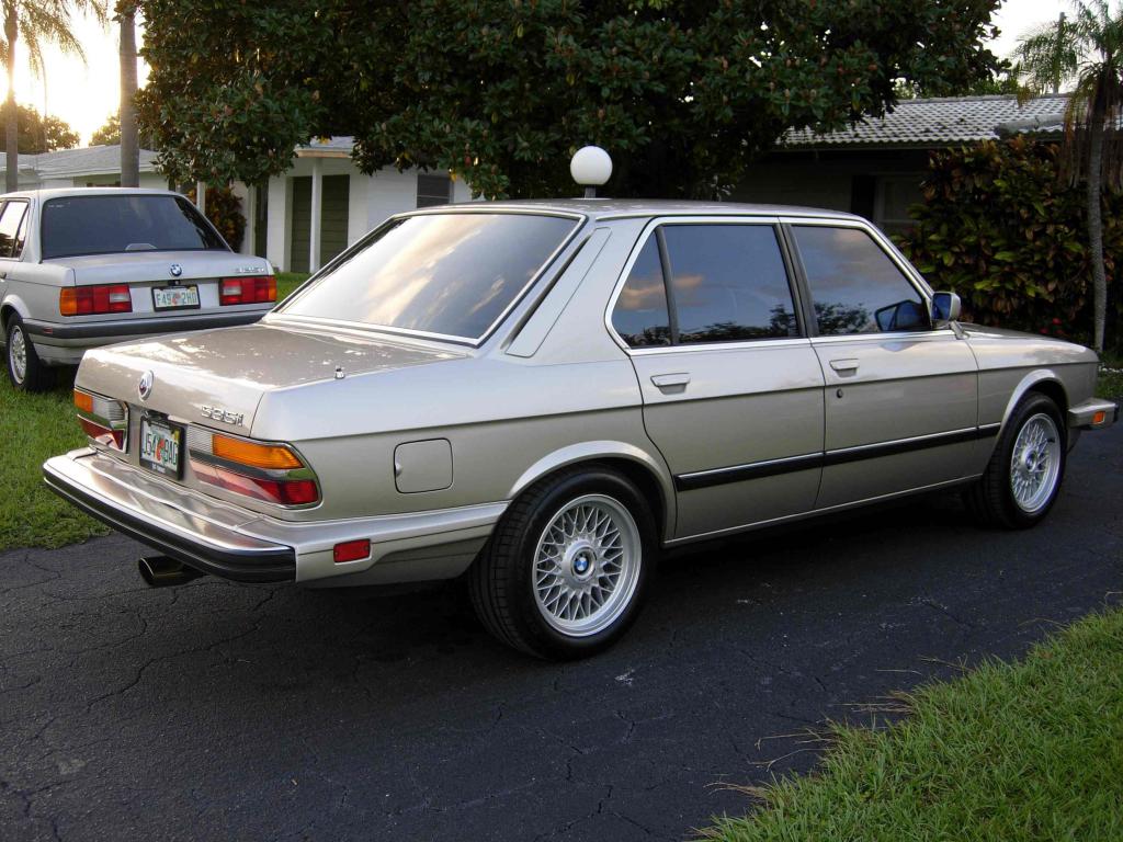 Click image for larger version

Name:	535i style 5 right rear.jpg
Views:	311
Size:	131.9 KB
ID:	9972709