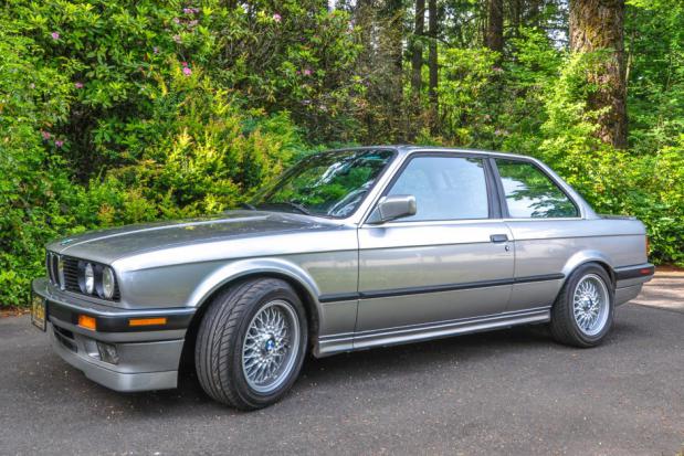Click image for larger version

Name:	1989_bmw_325is_159588224262116d11989-Silver-BMW-325is-coupe-003.jpg
Views:	814
Size:	66.1 KB
ID:	9942680
