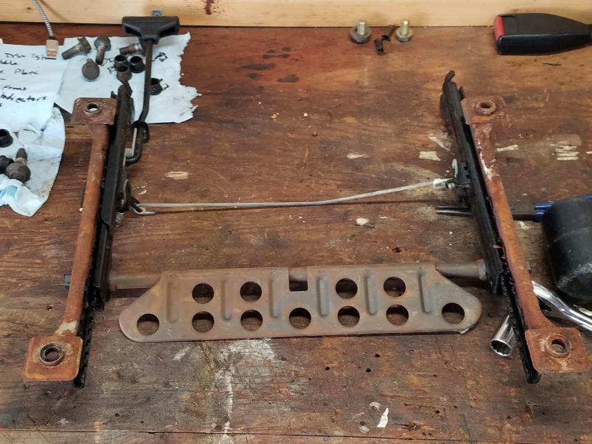 Click image for larger version  Name:	seat rail rust.jpg Views:	0 Size:	92.7 KB ID:	9953762