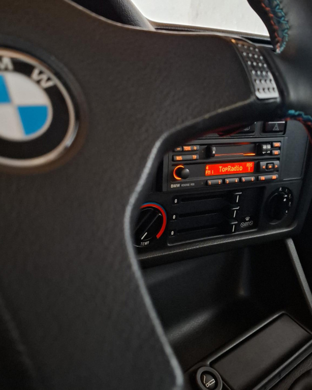 Click image for larger version

Name:	BMW E30 Reverse RDS Bluetooth Radio.jpg
Views:	0
Size:	126.0 KB
ID:	10147563