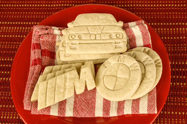 Click image for larger version

Name:	BMW_e30_M3_Cookie_cutter_baked_2000.jpg
Views:	0
Size:	206.2 KB
ID:	10151852