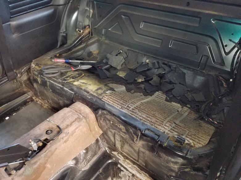 Click image for larger version

Name:	rear tar removal.jpg
Views:	708
Size:	77.6 KB
ID:	9954012