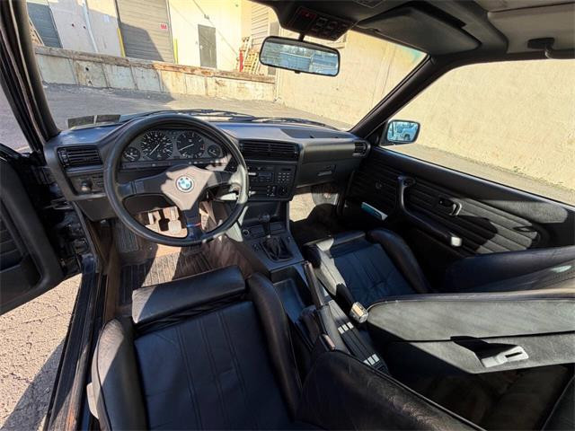 Click image for larger version  Name:	Penny Interior from listing.jpg Views:	0 Size:	88.9 KB ID:	10161407