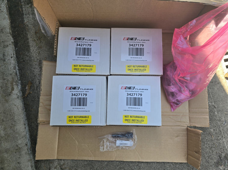 Click image for larger version  Name:	ECS Spacers and new lug nuts.jpg Views:	0 Size:	201.7 KB ID:	10163283