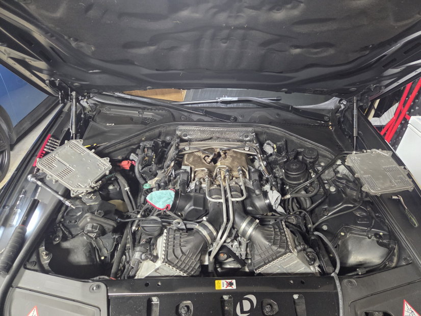 Click image for larger version

Name:	m5 engine.jpg
Views:	17
Size:	254.6 KB
ID:	10167707